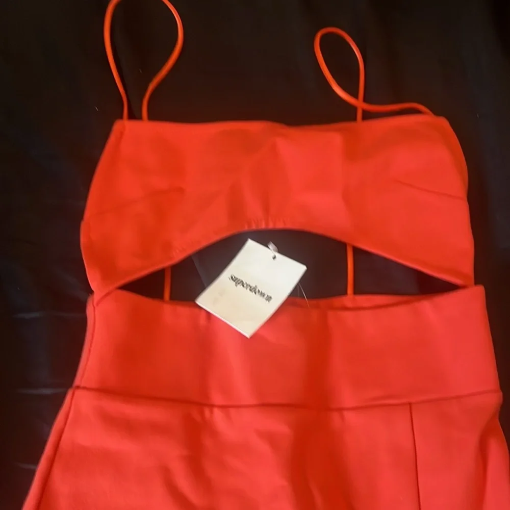 NWT Superdown Tricia Cut Out Dress in Poppy - Picture 3 of 5